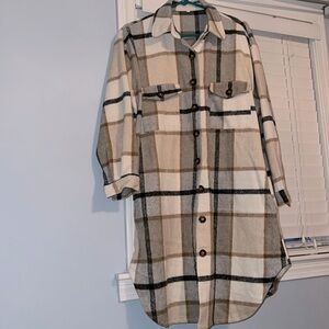 Plaid Shacket Button Down Long Flannel Size Medium gray tan & cream